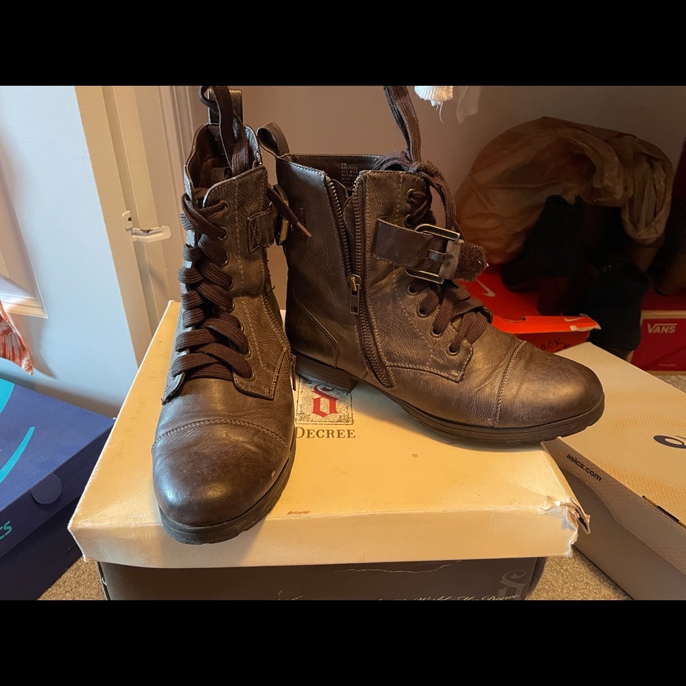 Combat boot